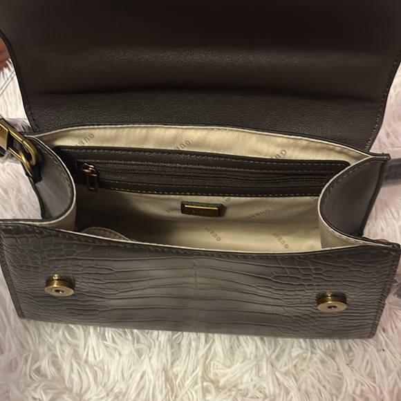 GUESS SATCHEL PURSE - Picture 4 of 4